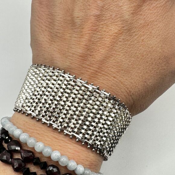 Unbelievable solid Sterling silver mesh like bracelet! - Picture 2 of 12